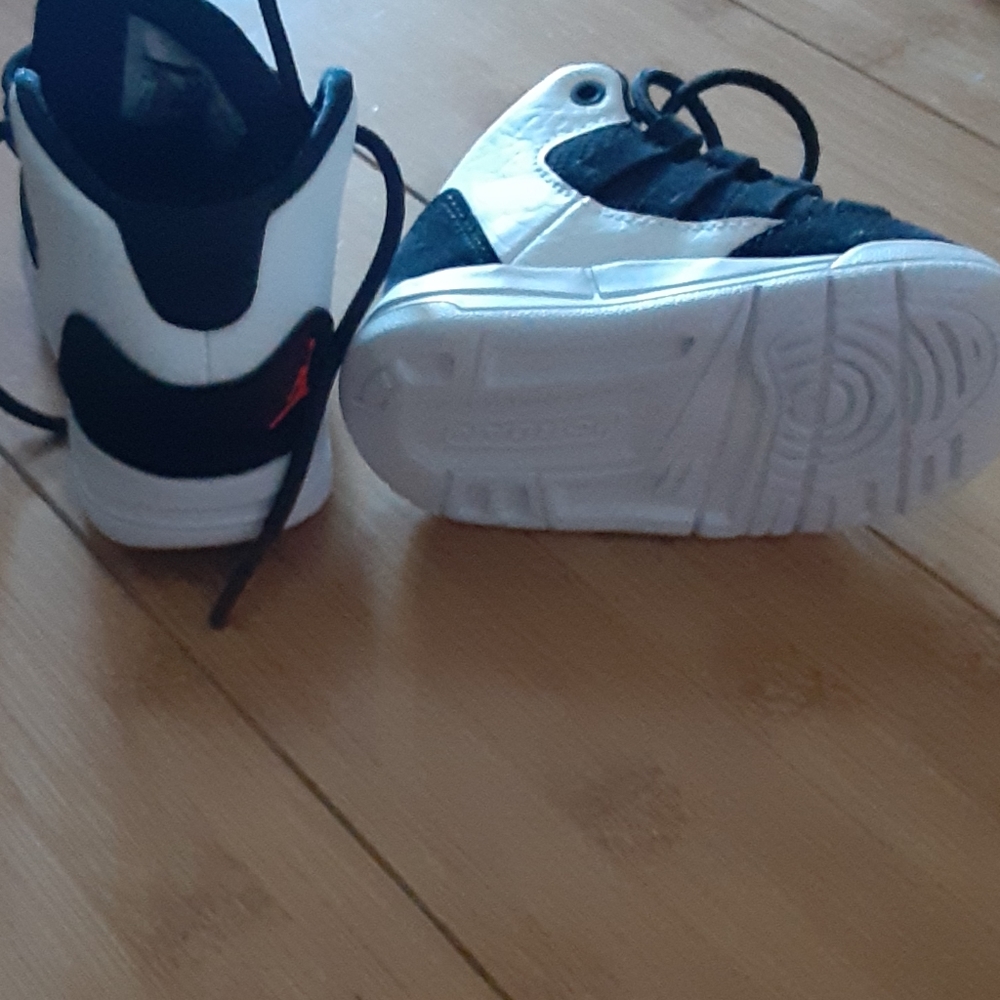 😍NWOB Brand new Toddler size 4 jordans😍 - Picture 2 of 4